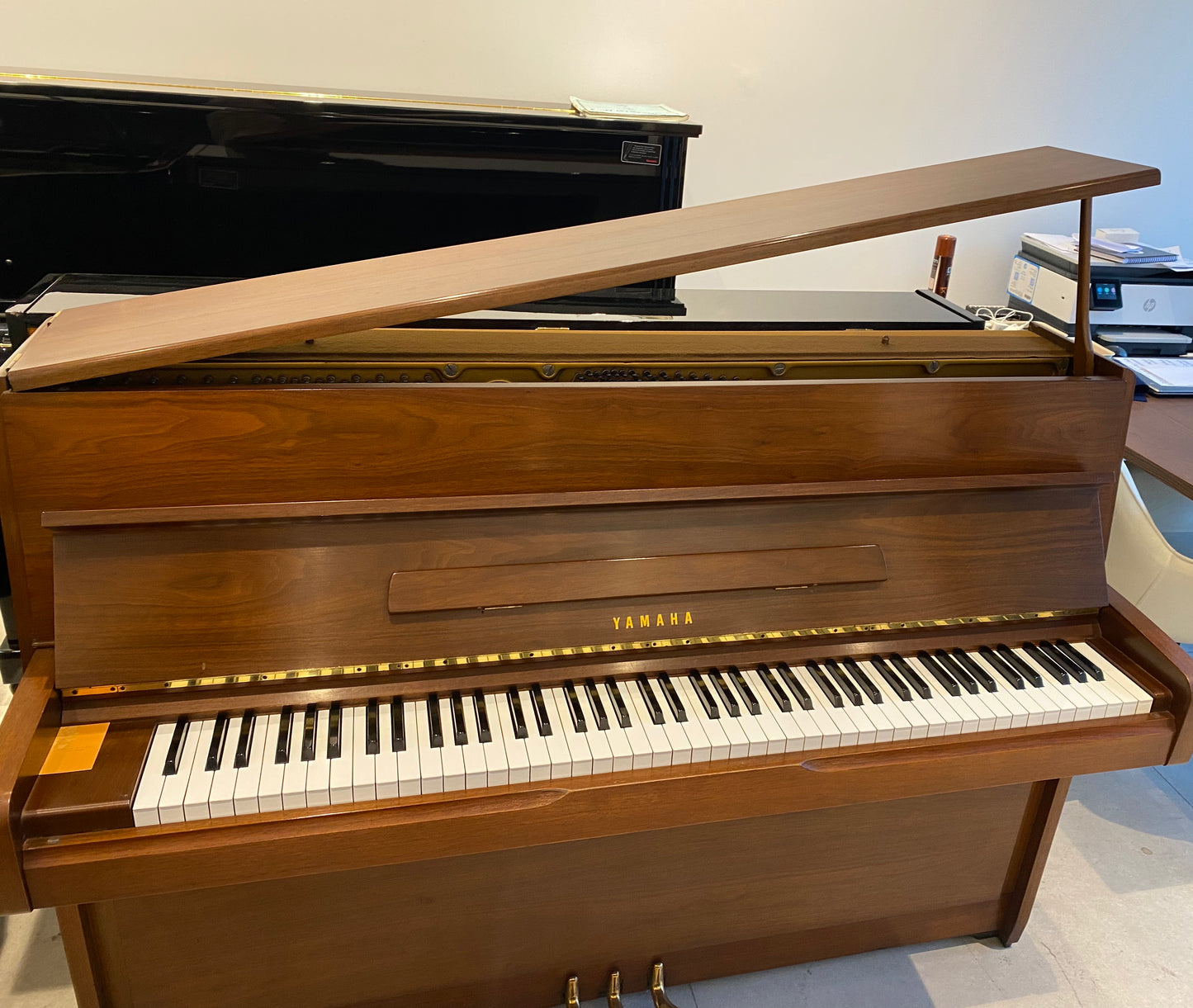 פסנתר קיר Yamaha מדגם M1 - יפן