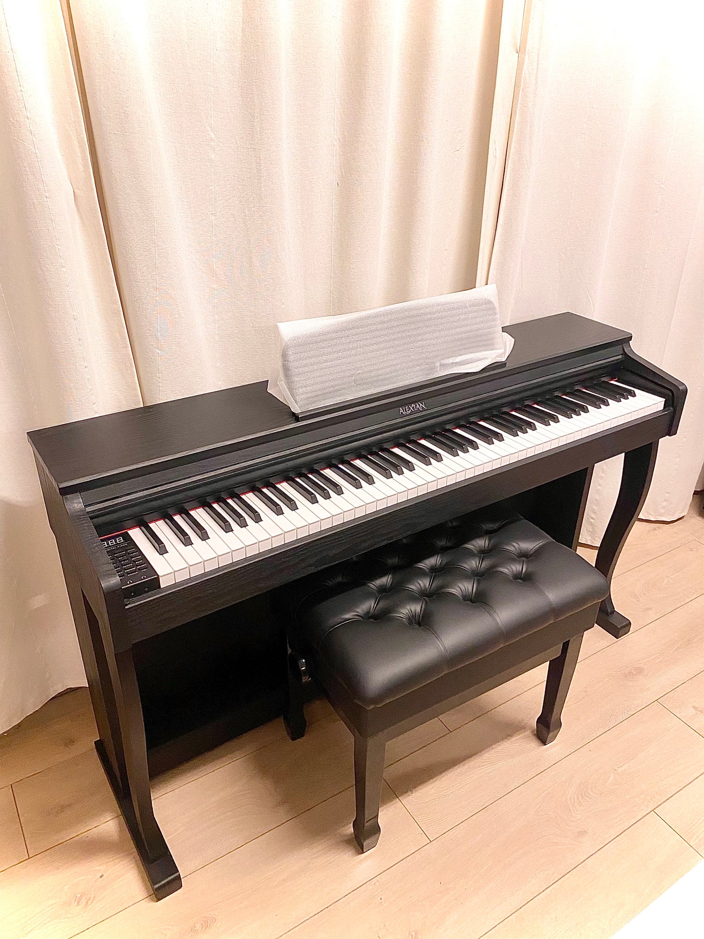 פסנתר חשמלי Alexian מדגם F5400 - בעל מנגנון פטישים אלקטרוני
