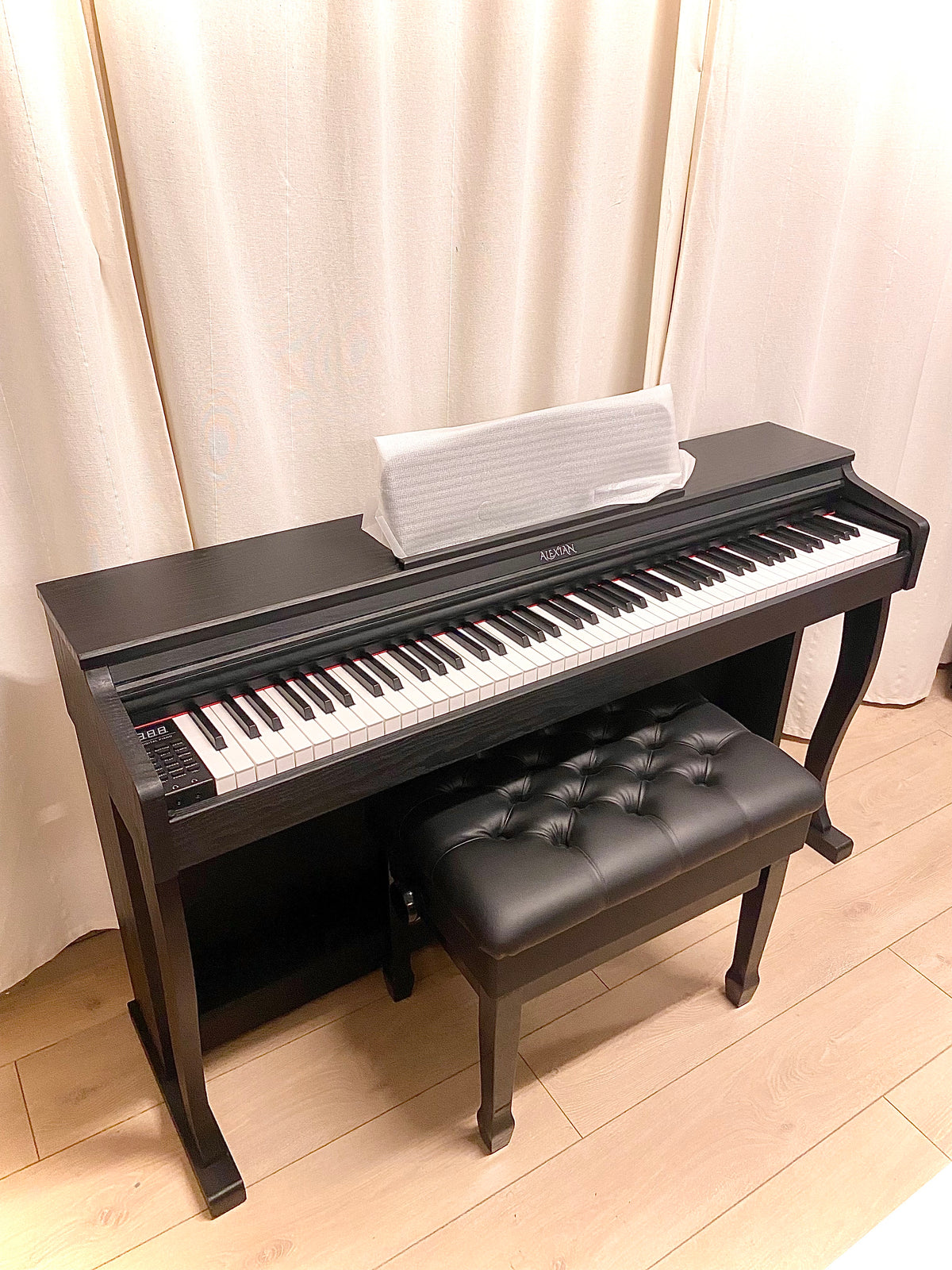 פסנתר חשמלי מדגם F5100 - בעל מנגנון פטישים אלקטרוני
