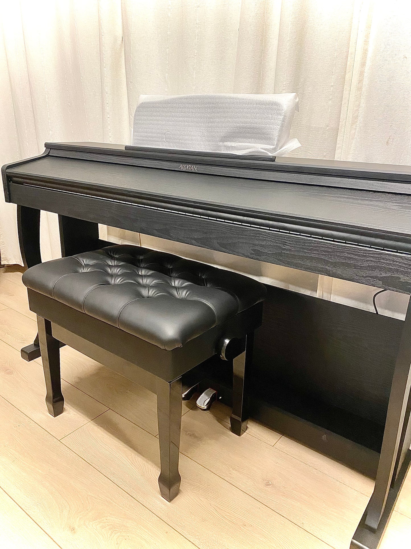 פסנתר חשמלי Alexian מדגם F5400 - בעל מנגנון פטישים אלקטרוני
