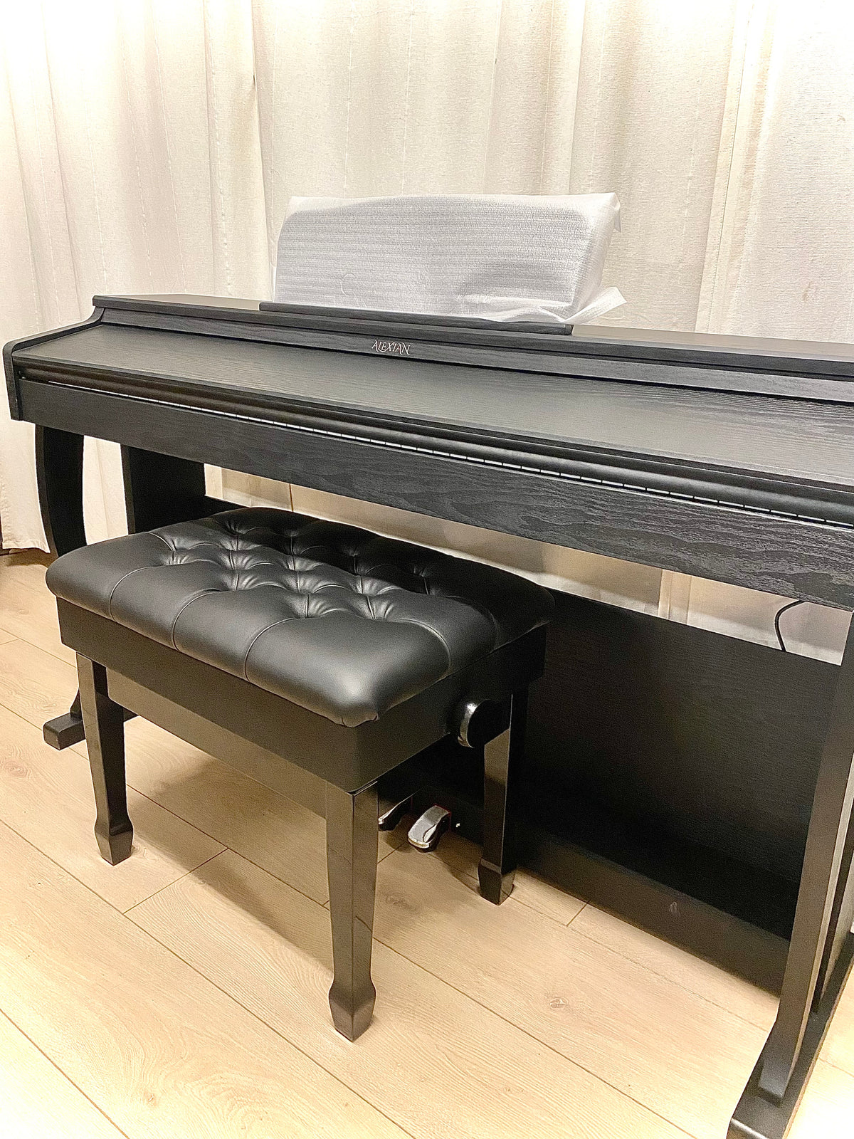 פסנתר חשמלי מדגם F5100 - בעל מנגנון פטישים אלקטרוני