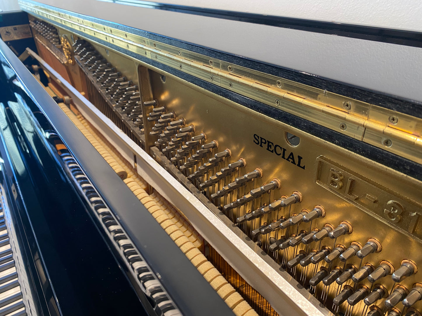 פסנתר קיר Kawai מדגם BL-31 - יפן