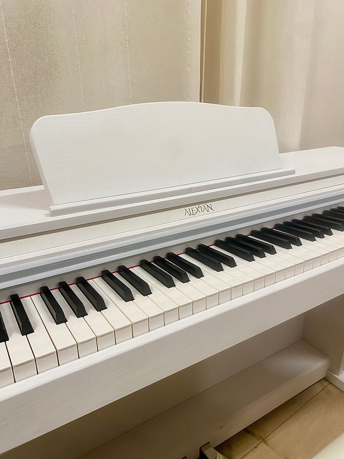 פסנתר חשמלי Alexian מדגם F5100, בעל מנגנון פטישים אלקטרוני - לבן - תמונה 4